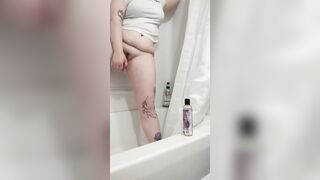 College Skank Uses Sex Toy Into Shower