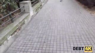 DEBT4k. Loan manager gives bride a chance of getting rid