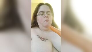 Piggy Sucking Off Off than eating the carrot