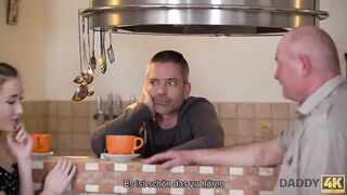 DADDY4K. Das hinreißende 19 Year Mature genießt fantastischen Sex mit dem alten