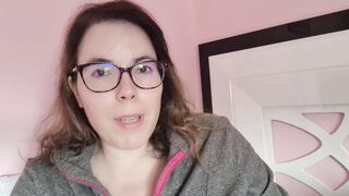 Evita Camila enseña su COÑO GORDO - La pussy mágica (orgasmo cummed)