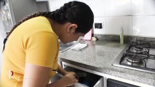 Cachonda madrastra giving cum face enhancer