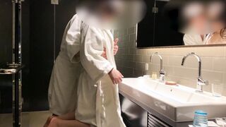 Doggy style through the mirror with Japanese girlfriend/거울 넘어 서 백 섹스/आईने के माध्यम से कुत्ते शैली