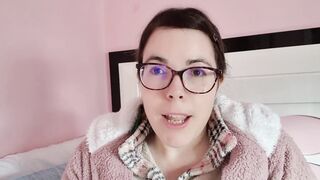 Es su primera vez jovencita Evita Camila virgen y quiere un semental para perder la virginidad