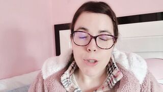 Es su primera vez jovencita Evita Camila virgen y quiere un semental para perder la virginidad