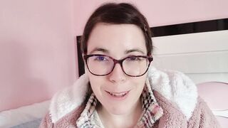 Es su primera vez jovencita Evita Camila virgen y quiere un semental para perder la virginidad