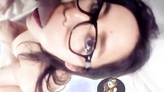 le encanta mamar y recibir leche en la cara