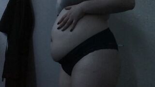 Feedee plays with empty and full bellyplay