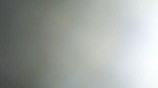 個人撮影 妻のクリトリスを吸引してむき出しに