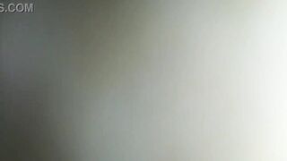 個人撮影 妻のクリトリスを吸引してむき出しに