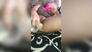 usando dos juguetes para correrme mas rapido