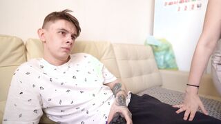 Stepsister gave brother a rough blow while he was having fun FIFA
