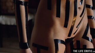View as this freaky women rubs her vagina to an