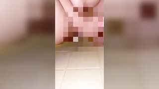 Personal shooting: A married woman squirts and orgasm with an electric strokes machine.