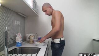 Banging fat gf on the kitchen