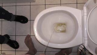Wc Piss and Clean up