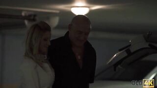 OLD4K. Mature businessman facializes blonde