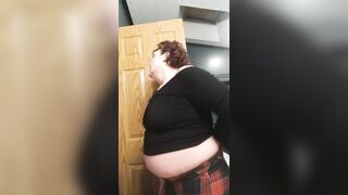 Real Amateur cougar Gets taken on Bed, goes for Ride than Milks