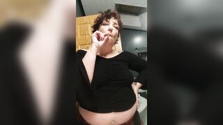 Real Amateur cougar Gets taken on Bed, goes for Ride than Milks