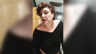 Real Amateur cougar Gets taken on Bed, goes for Ride than Milks