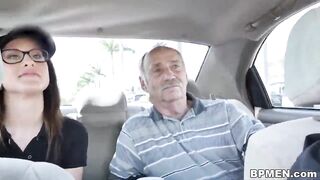 Akira Shell is fuck by old bro into front of her grandpa