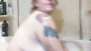 Huge Natural tittie cougar during bathtime