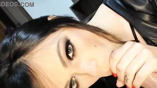 green-eyed kitten pays head to best friend - full movie on redvideo