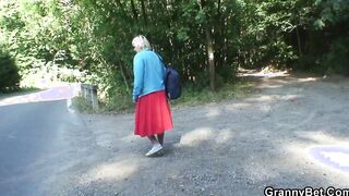 He bangs very mature older woman from behind
