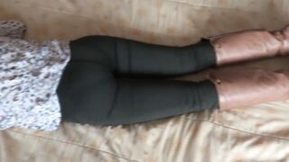 Stepson enjoying stepmom when she rests, she wakes up excited and they masturbate
