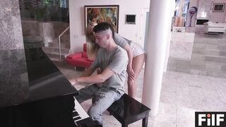Vulgar Stepson Gets Mom To Boned Him During His Piano