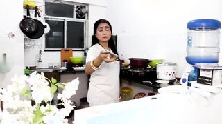 Long hair mom in lockdown with his son 02