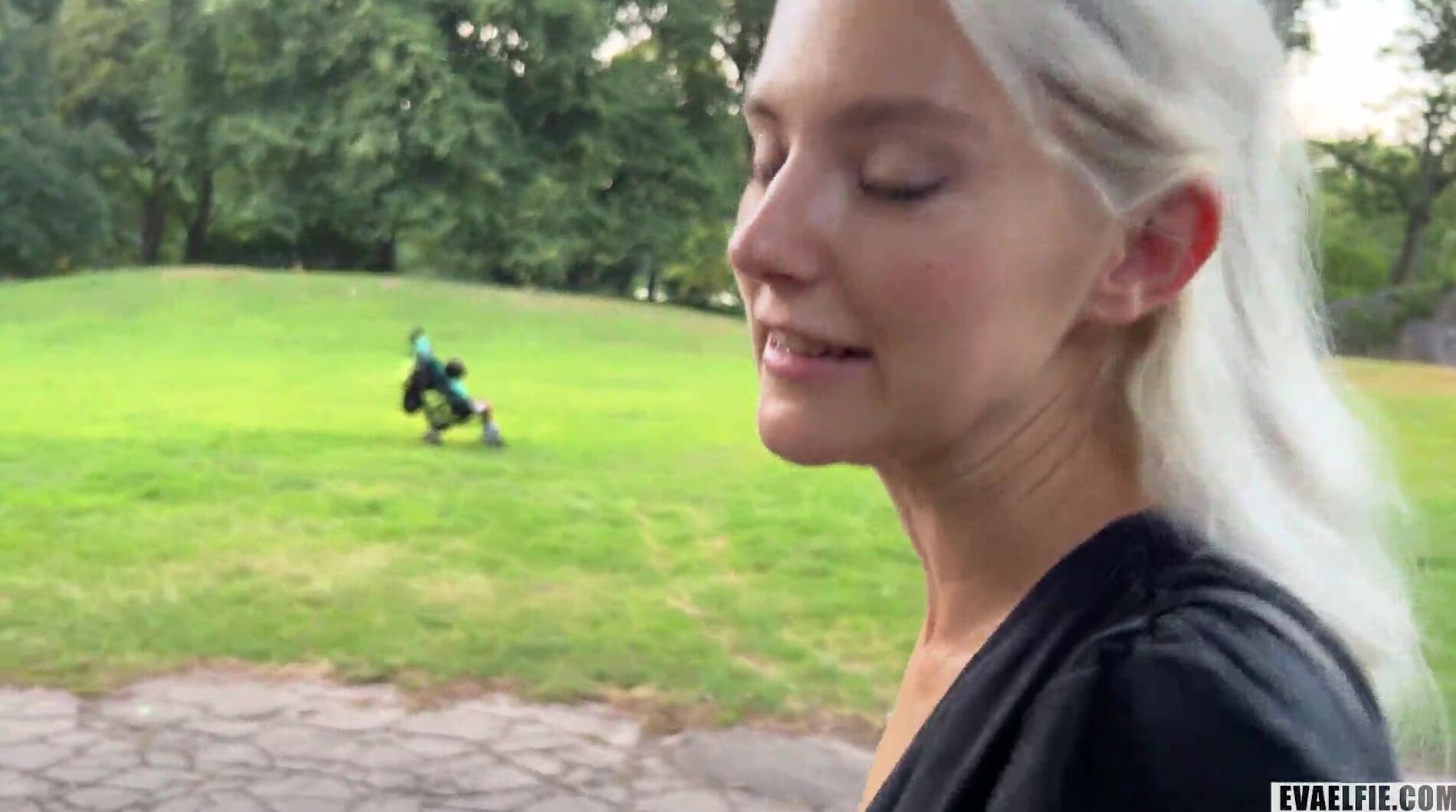 Sucking Off strangers penis inside New York central park to let him screwed me and cum all over my adorable face picture