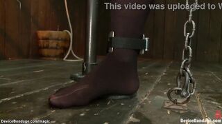 Slave back arched and mounted on sybian