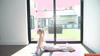 Jessica Starling spreads her legs wide open for her favorite coach