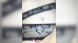 Italiana si masturba figa e culo. Tutto into primo piano