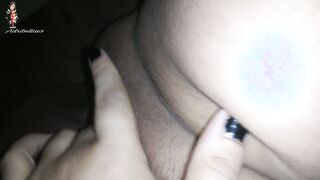 Me encuentro con un extraño me invita a su casa y termina follado - porno español