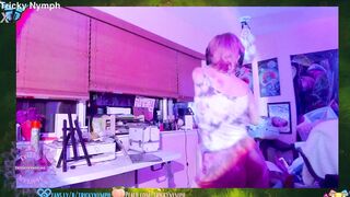 ohhi i'm live for a bit ^-^ chill dancey stream and working on the new update!!