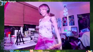 ohhi i'm live for a bit ^-^ chill dancey stream and working on the new update!!
