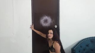 I'm pee and my sister won't come out of the restroom. I'll have to pissing my leggings - SofiLovee