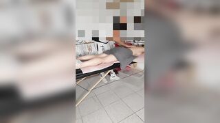 Massaggio romantico ma la cliente si scalda troppo