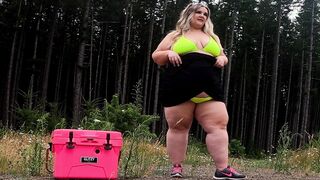 Giantess Creeped Out by Small three" Man During Photoshoot PMV Music Scene