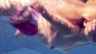 Elena Proklova spreading legs underwater
