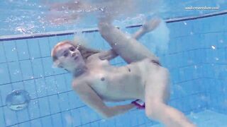 Elena Proklova spreading legs underwater