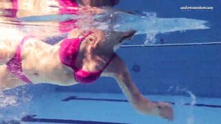 Elena Proklova spreading legs underwater