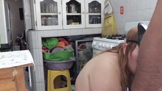 Cogida de cara y cocinando semen