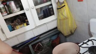 Cogida de cara y cocinando semen