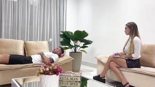 Psicologa prueba esperma de paciente impotente