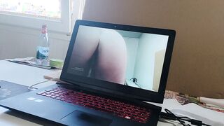 Masturbare uitandu-ma la video cu mine 01(2min)
