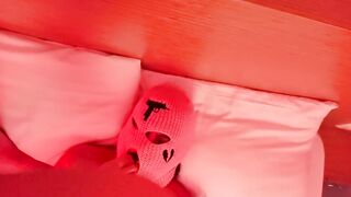 Elleri arkadan bağlı ayak yalıyor. Konuşmalara bayılacaksınız.Turkish lover sahibe fert toes lick
