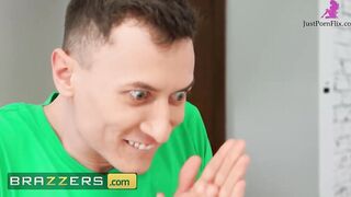 Brazzers - Sofia Lee Gets Stuck Inside The Dryer & Ends Up Getting An Anal Afternoon Delight